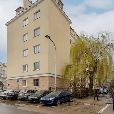 Bright Rakowiecka Near Pole Mokotowskie By Renters *