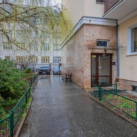 Bright Rakowiecka Near Pole Mokotowskie By Renters