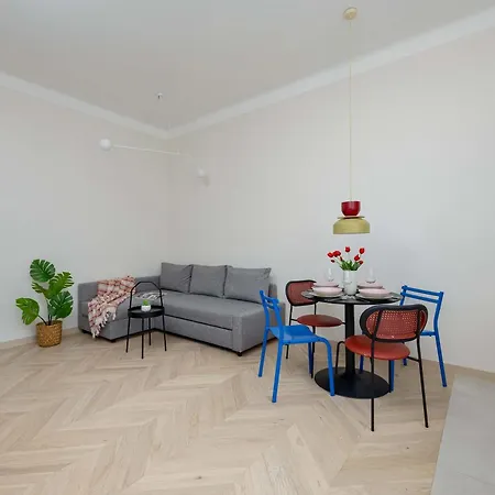 Apartment Bright Rakowiecka Near Pole Mokotowskie By Renters